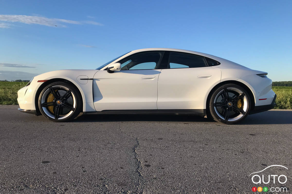 Porsche Taycan Turbo S 2020, profil